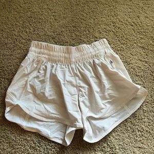 white tracker shorts lululemon